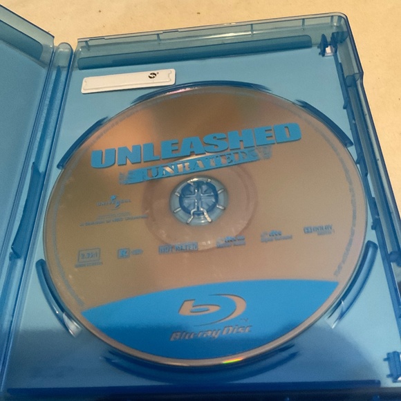 Blu Ray Disc - Unleashed. V37 - Picture 3 of 3